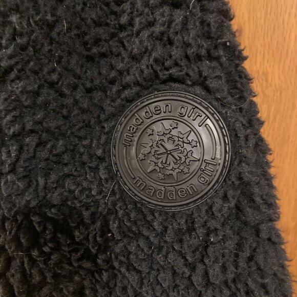 🖤 Fuzzy 🐈‍⬛ madden girl black fleece with snap closure - Picture 4 of 4